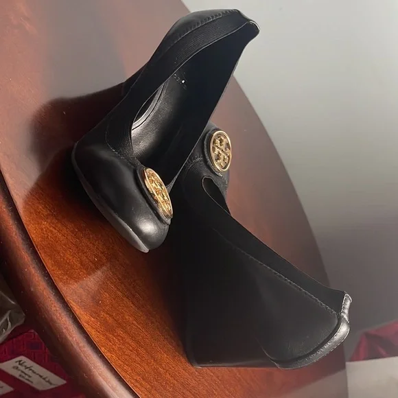 Women shoes - Picture 2 of 3